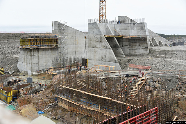 На строящихся Белопорожских ГЭС установлено первое оборудование