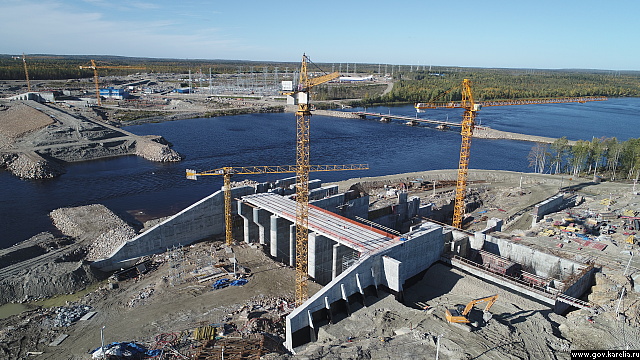 На строительстве Белопорожских МГЭС готовятся к перекрытию русла реки